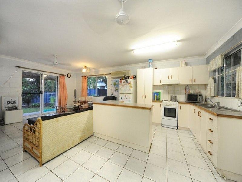 5 William Close, Cannonvale QLD 4802