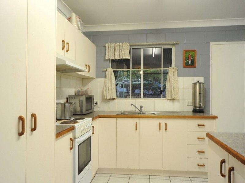 5 William Close, Cannonvale QLD 4802