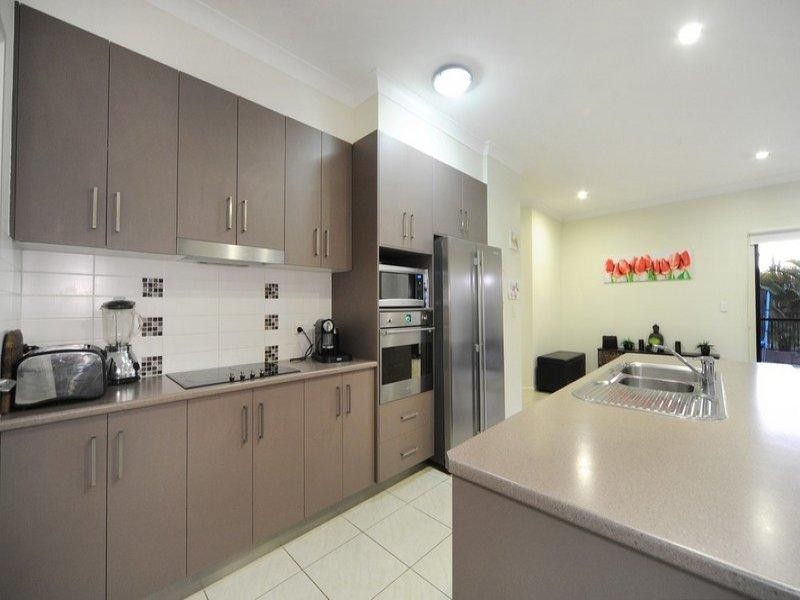 60 Valley Drive, Cannonvale QLD 4802