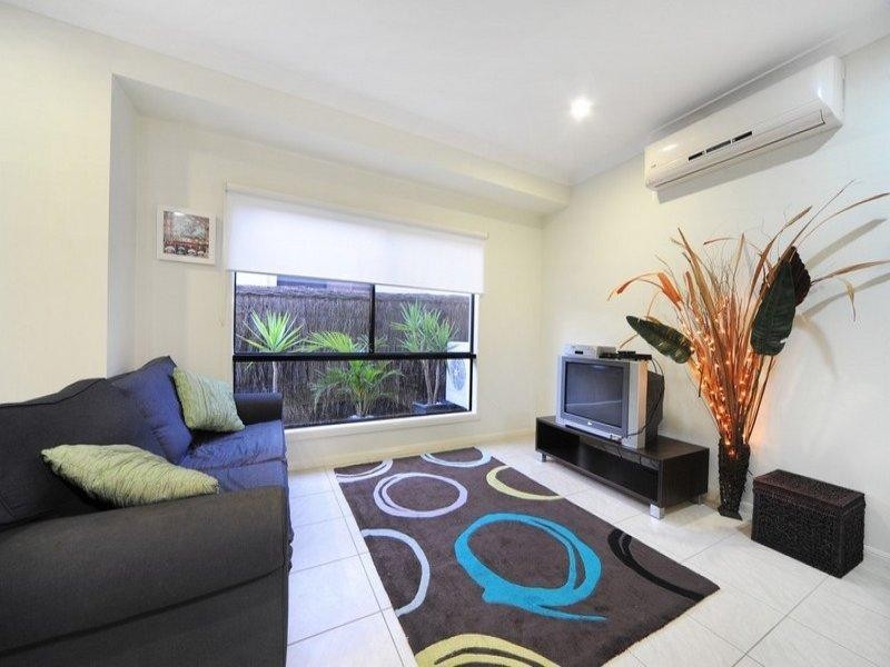 60 Valley Drive, Cannonvale QLD 4802