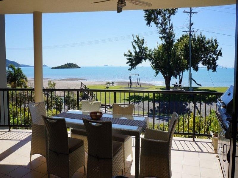 2/36 Coral Esplanade, Cannonvale QLD 4802
