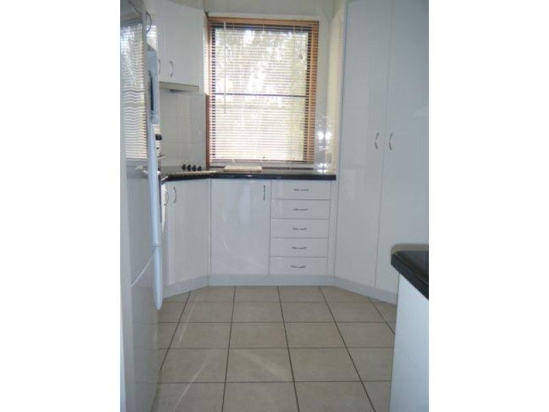 4/36 Coral Esplanade, Cannonvale QLD 4802