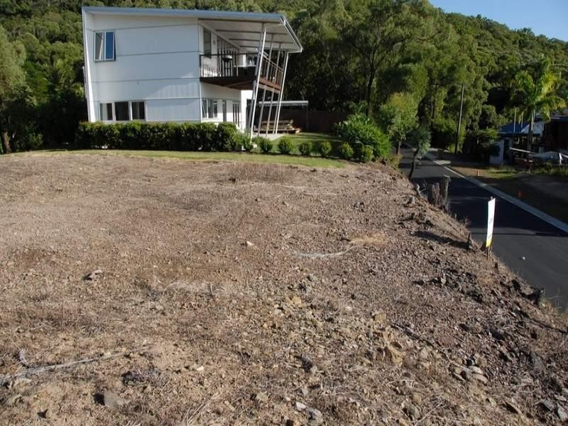 8 Passage Avenue, Shute Harbour QLD 4802