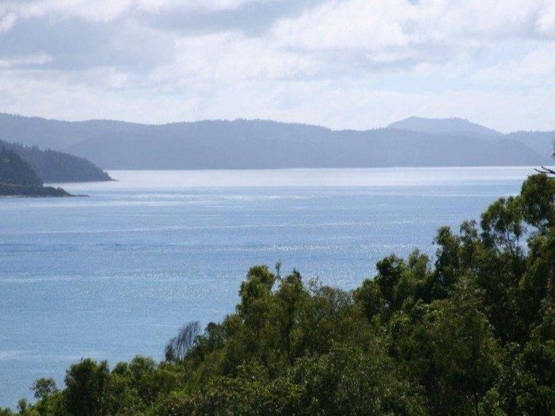 8 Passage Avenue, Shute Harbour QLD 4802