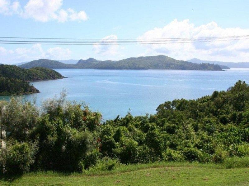 8 Passage Avenue, Shute Harbour QLD 4802