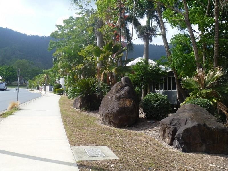 2 Island Drive, Cannonvale QLD 4802