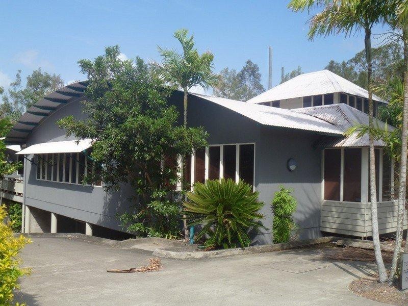 2 Island Drive, Cannonvale QLD 4802