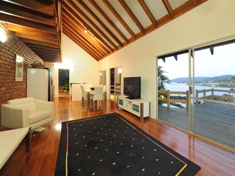 1 Stewart Drive, Cannonvale QLD 4802