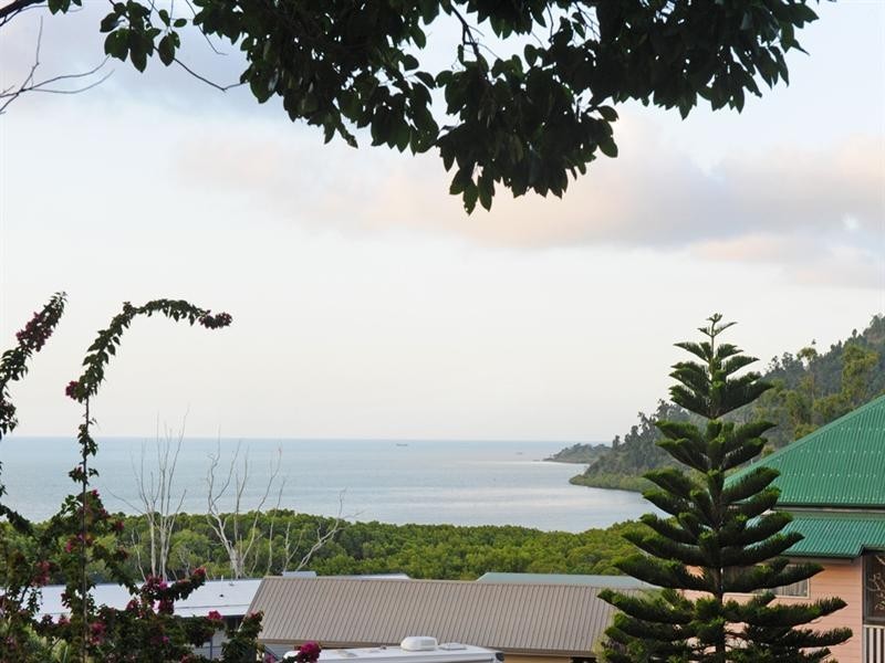 1 Alice Court, Cannonvale QLD 4802