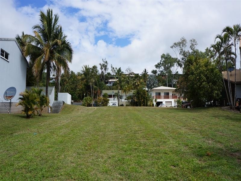 13 Tropic Road, Cannonvale QLD 4802