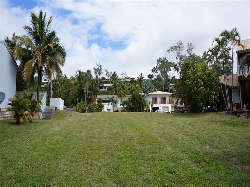 13 Tropic Road, Cannonvale QLD 4802