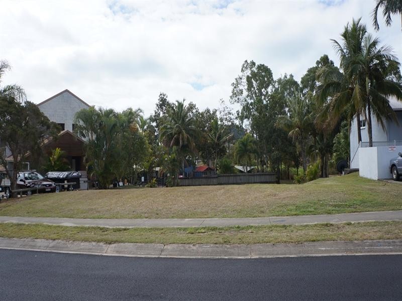 13 Tropic Road, Cannonvale QLD 4802