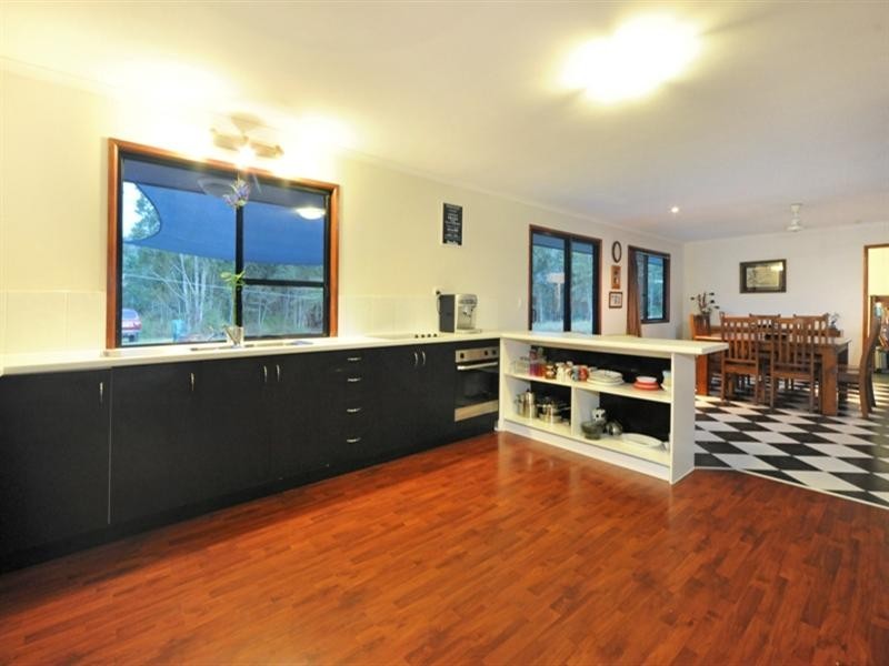 4 Leeder Road, Preston QLD 4800