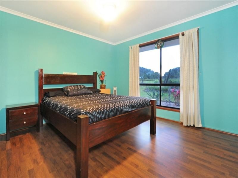 4 Leeder Road, Preston QLD 4800