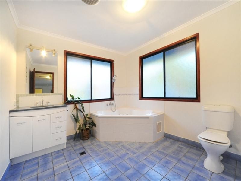 4 Leeder Road, Preston QLD 4800