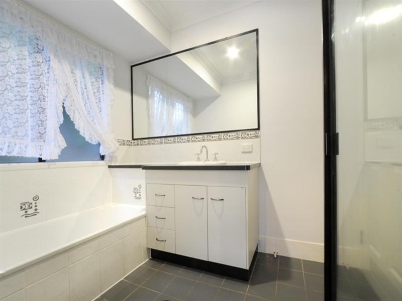 17 Banksia Court, Cannonvale QLD 4802