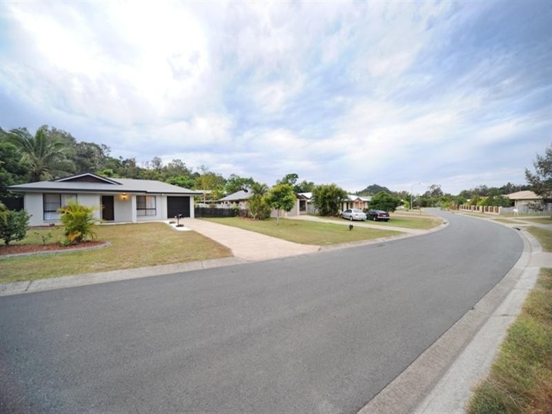 17 Banksia Court, Cannonvale QLD 4802