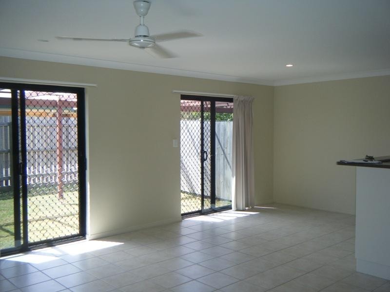 1/22 Banksia Court, Cannonvale QLD 4802