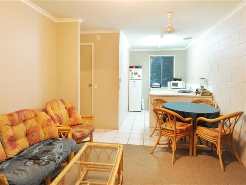18/6 St Martins Lane, Cannonvale QLD 4802