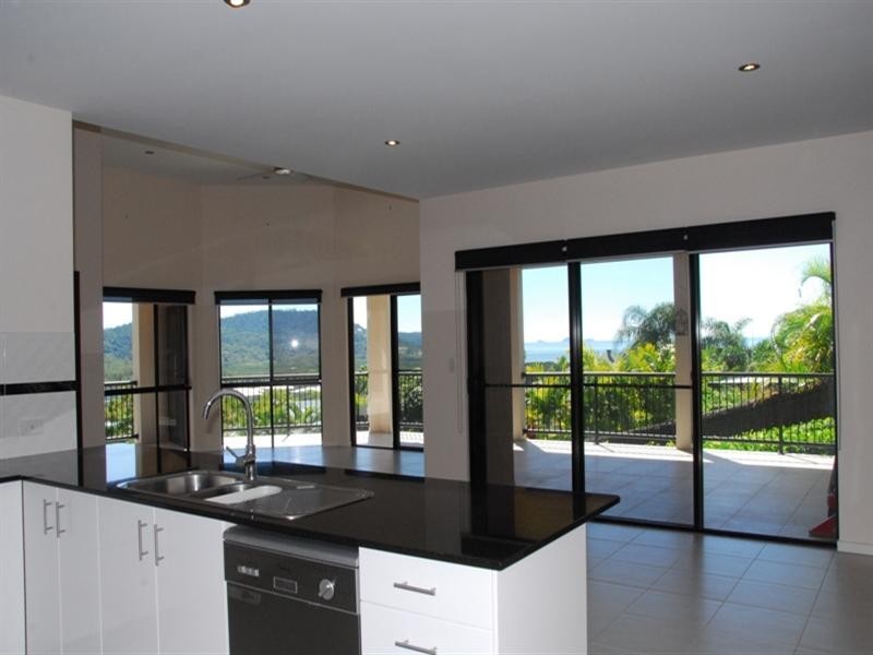 5 Whitehaven Crescent, Cannonvale QLD 4802