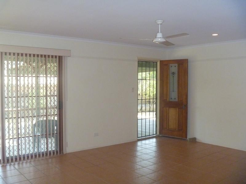 7 Solway Avenue, Cannonvale QLD 4802