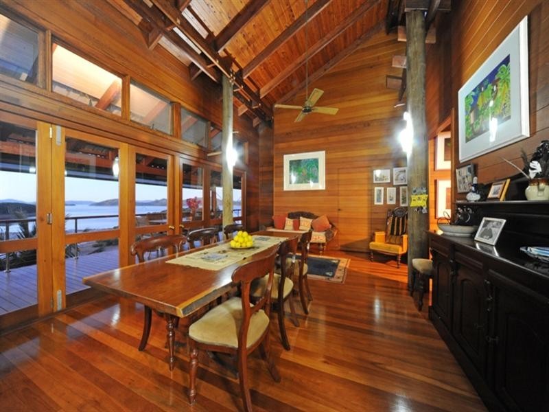 7 Warrain Street, Shute Harbour QLD 4802