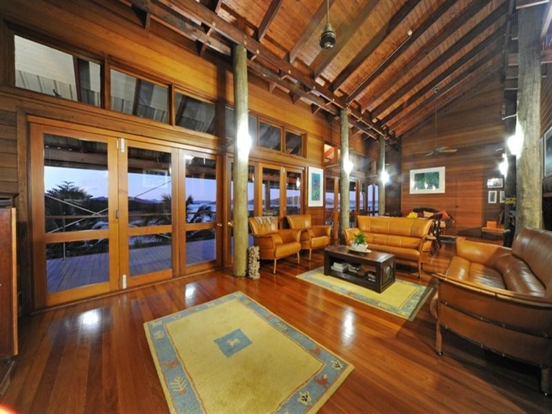 7 Warrain Street, Shute Harbour QLD 4802