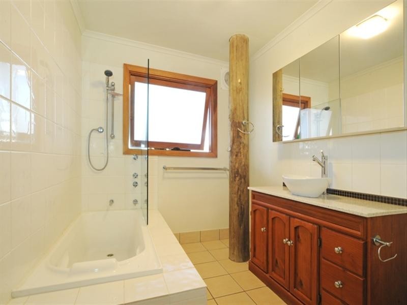 7 Warrain Street, Shute Harbour QLD 4802