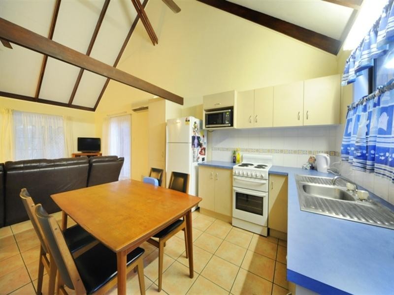 1 and 2/9 Maeva Street, Jubilee Pocket QLD 4802