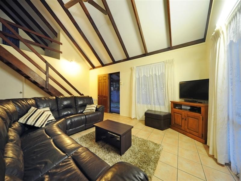 1 and 2/9 Maeva Street, Jubilee Pocket QLD 4802