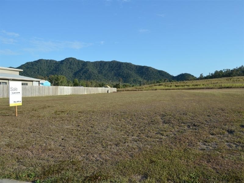 8 Henderson Street, Cannonvale QLD 4802