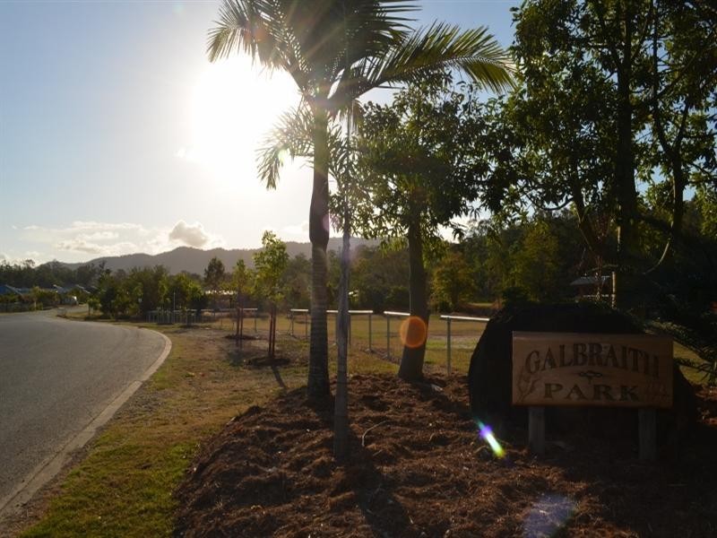 8 Henderson Street, Cannonvale QLD 4802