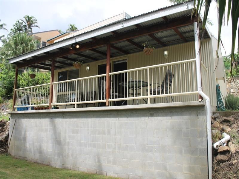 33 Manooka Drive, Cannonvale QLD 4802