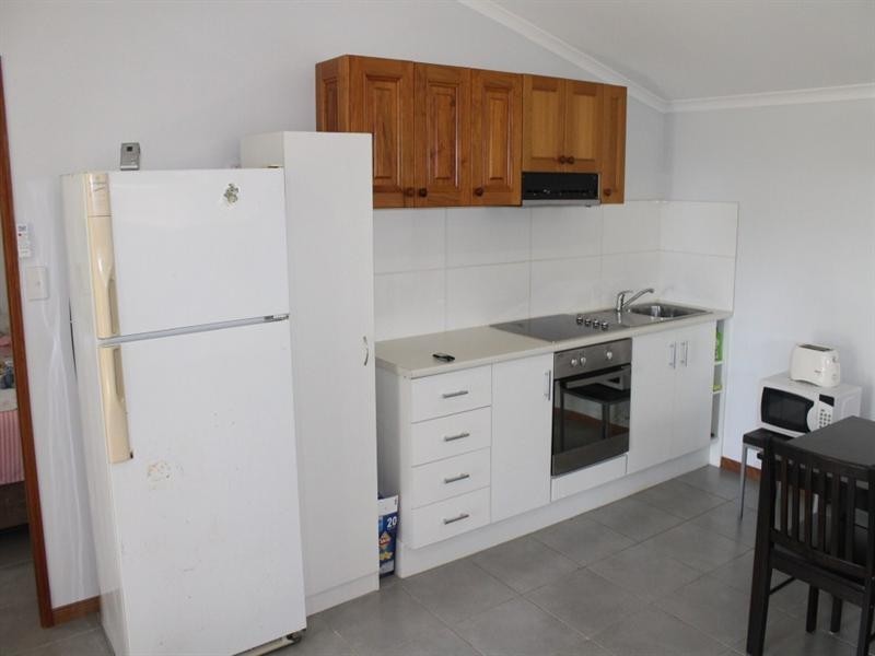33 Manooka Drive, Cannonvale QLD 4802