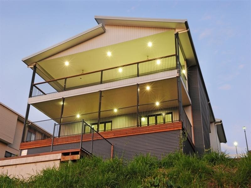 20 Whitehaven Crescent, Cannonvale QLD 4802