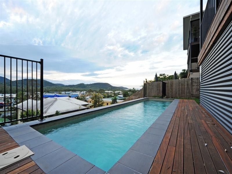 20 Whitehaven Crescent, Cannonvale QLD 4802