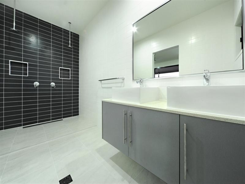 20 Whitehaven Crescent, Cannonvale QLD 4802