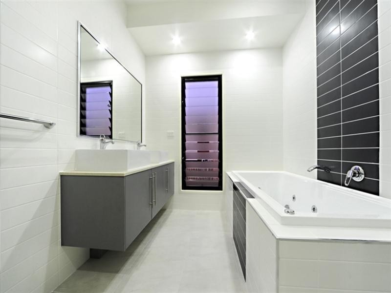 20 Whitehaven Crescent, Cannonvale QLD 4802