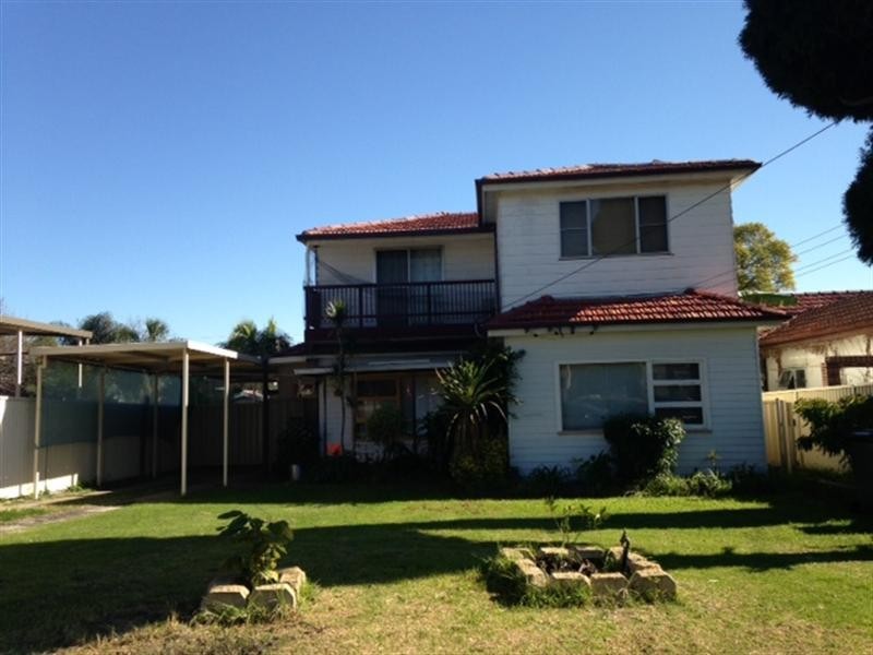 8 Birchgrove Avenue, Canley Heights NSW 2166