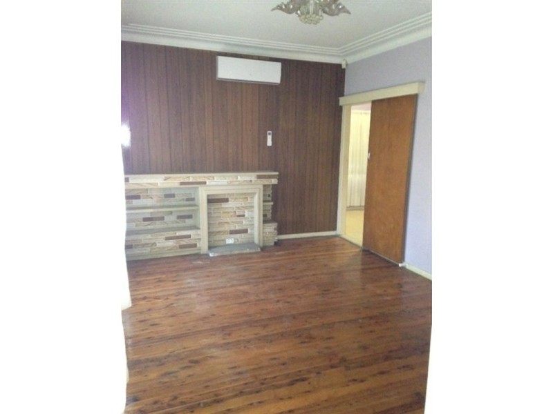 8 Birchgrove Avenue, Canley Heights NSW 2166