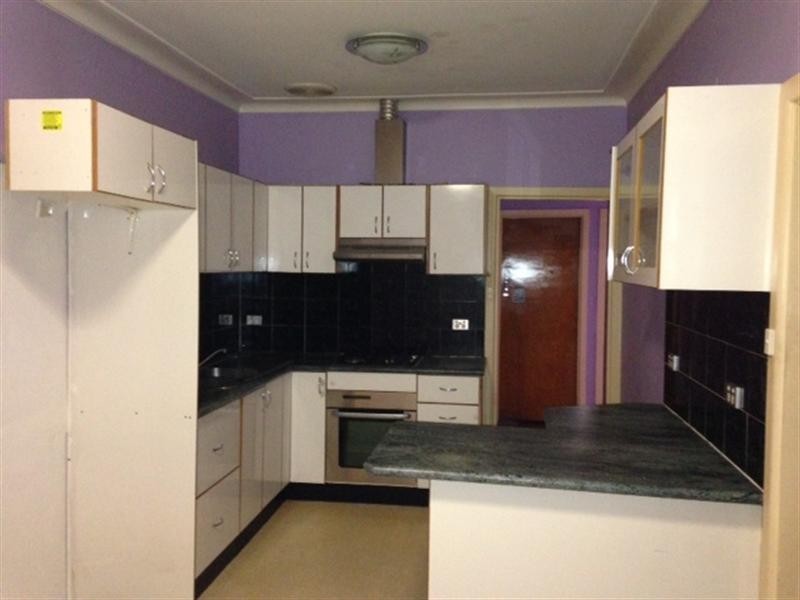 8 Birchgrove Avenue, Canley Heights NSW 2166