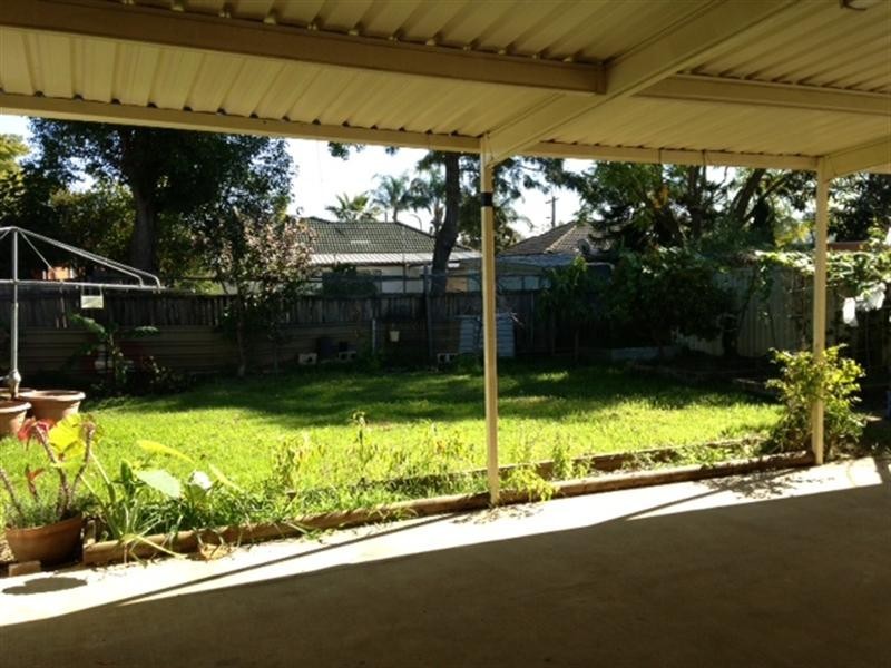 8 Birchgrove Avenue, Canley Heights NSW 2166