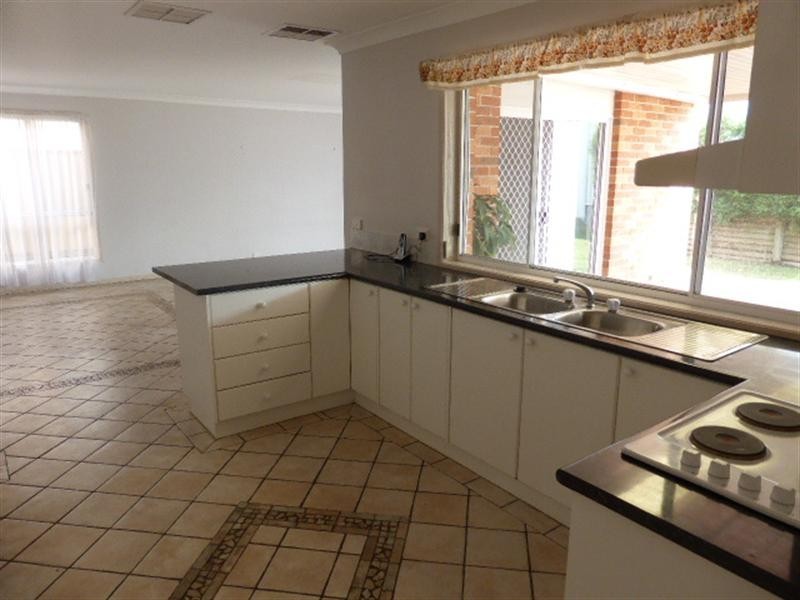 39 Michelago Circuit, Prestons NSW 2170