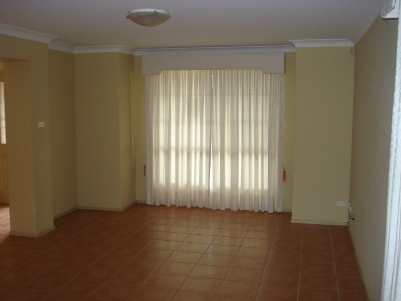 42 Carmichael Drive, West Hoxton NSW 2171