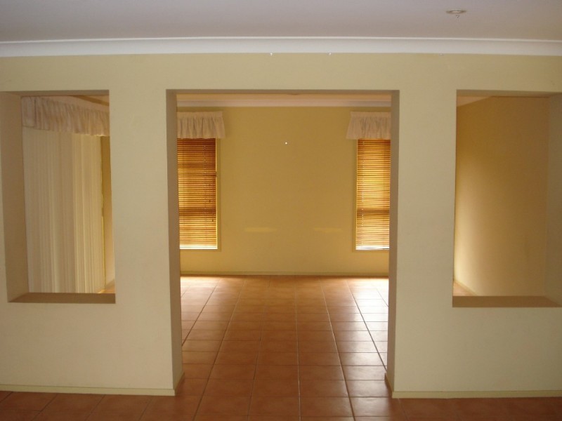 42 Carmichael Drive, West Hoxton NSW 2171