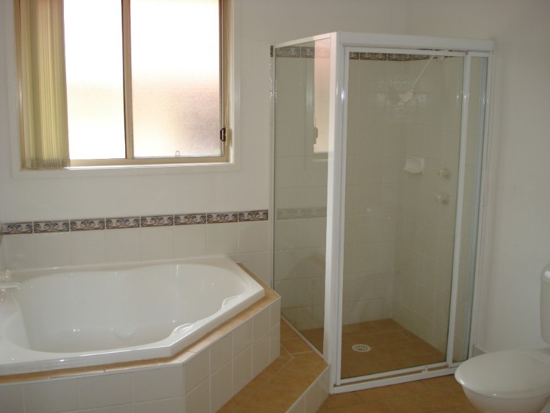 42 Carmichael Drive, West Hoxton NSW 2171