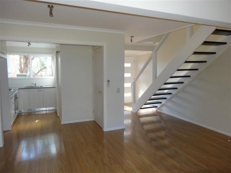 8/15 Stringybark Place, Bradbury NSW 2560