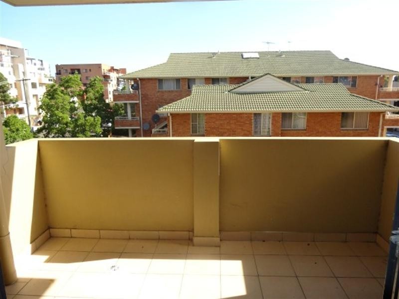 13/12-20 Lachlan Street, Liverpool NSW 2170