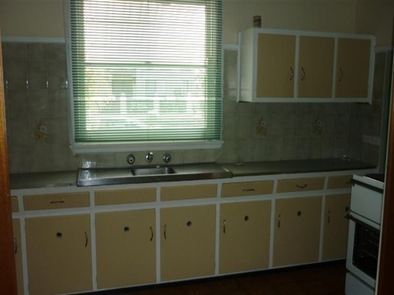 8 Doran Avenue, Lurnea NSW 2170