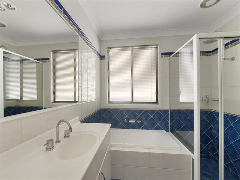 5 Hoddle Place, West Hoxton NSW 2171